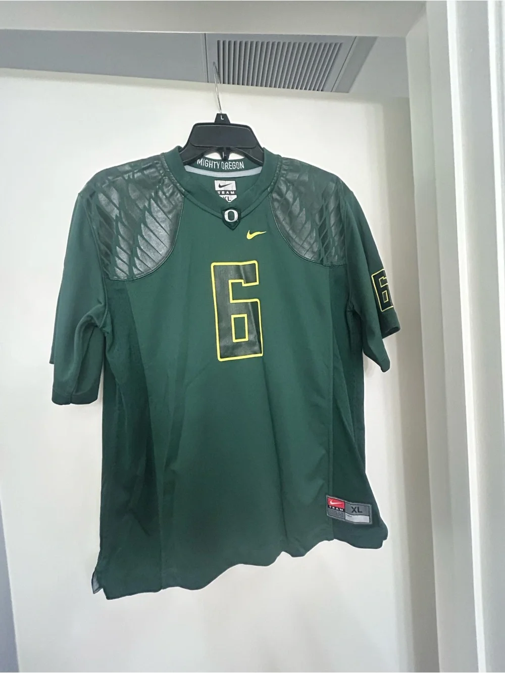 Nike Men’s Oregon Ducks Football Jersey #6